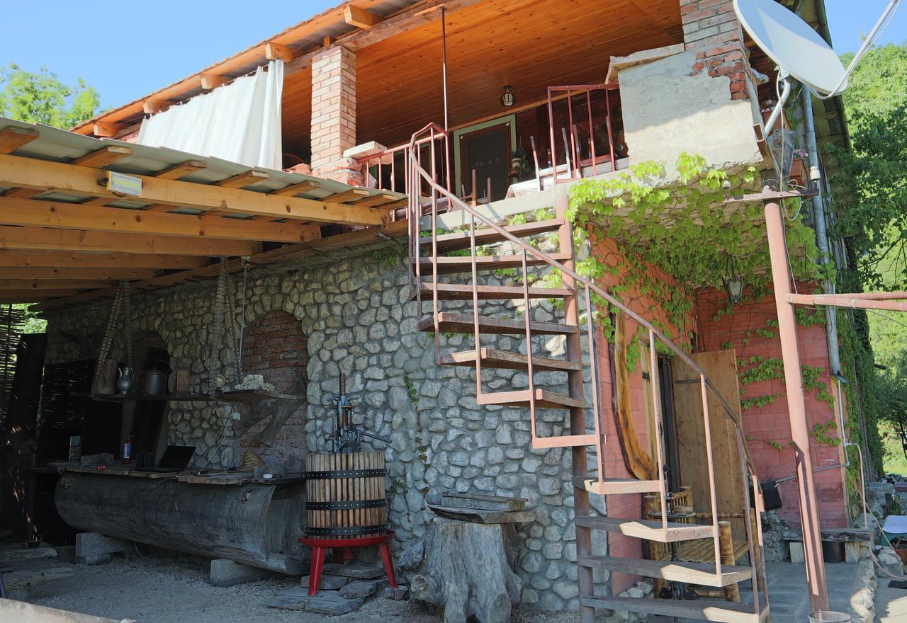 Maison d'hôtes Chateau Dio Ambrolaouri